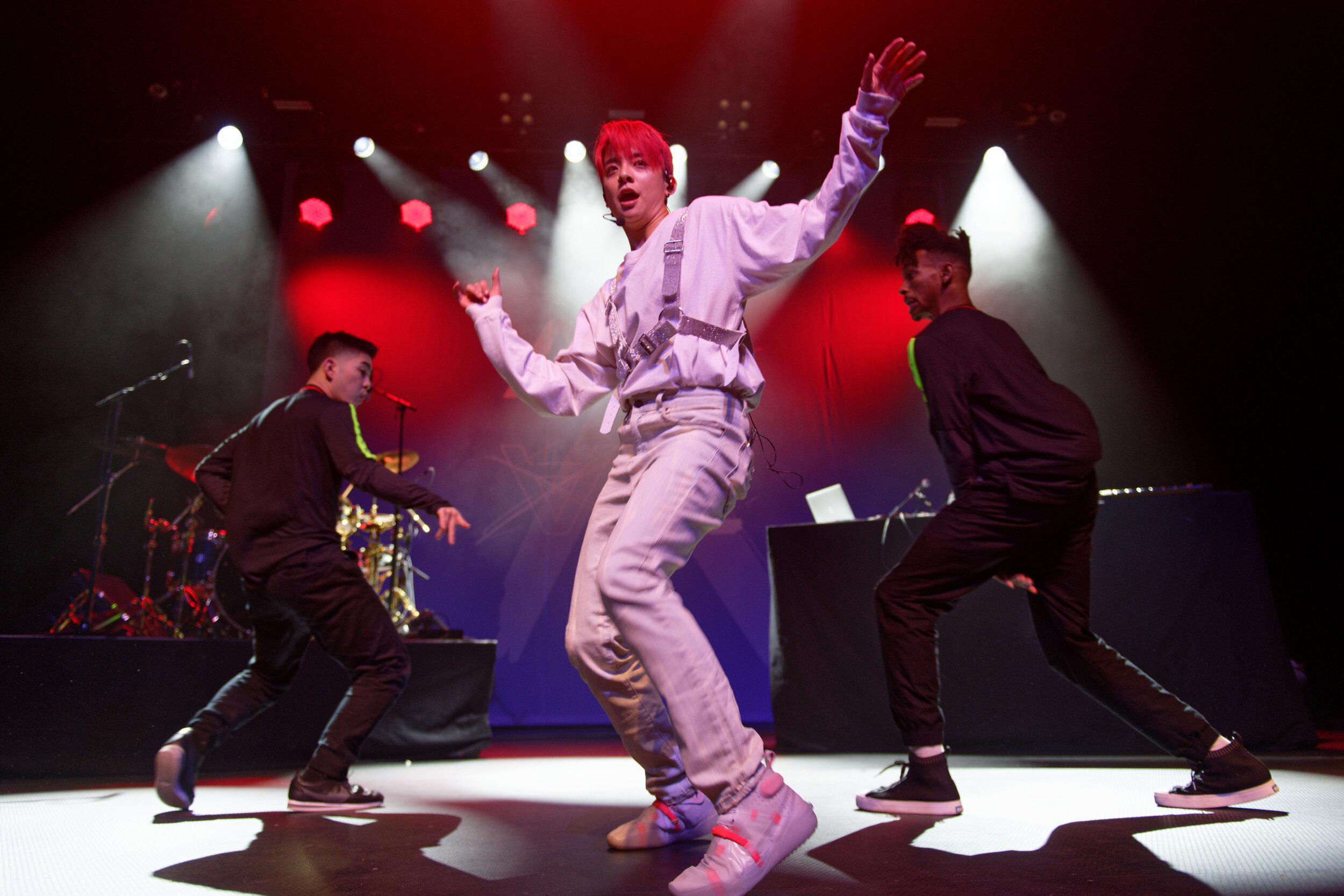 アート・デザイン・音楽 Amber, Guinevere, and Kate Photographed Amber Liu • Tour X • Photo Gallery — The Beautiful Sounds